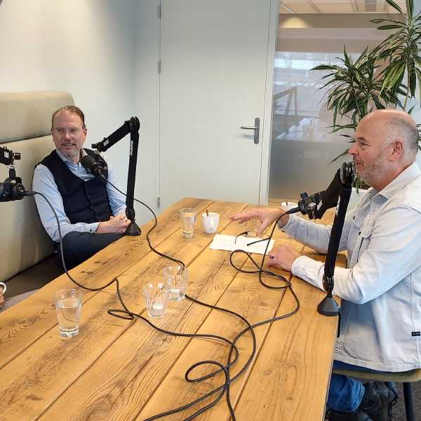 Nieuwe aflevering podcast NVO Storytellers: Het belang van langdurige relaties in de zorg